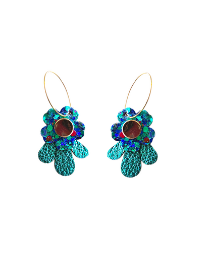Boucles d'oreilles fleurs en cuir bleu et bleu paillete upcyclé modèle Tada - Majulette