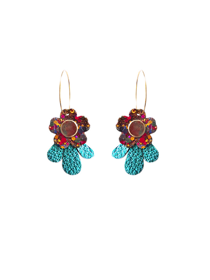 Boucles d'oreilles fleurs en cuir bleu et multicolore pailleté upcyclé modèle Tada - Majulette