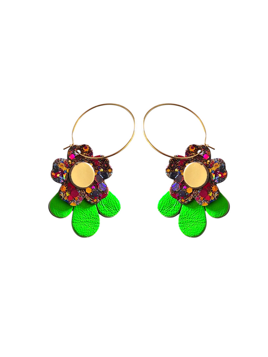 Boucles d'oreilles fleurs en cuir vert et multicolore pailleté upcyclé modèle Tada - Majulette