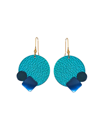Boucles d'oreilles geometrique bleu en cuir upcyclé modèle Oko- Majulette
