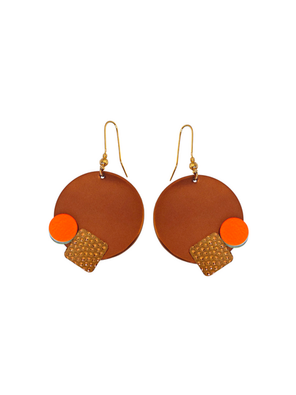 Boucles d'oreilles geometrique orange en cuir upcyclé modèle Oko- Majulette