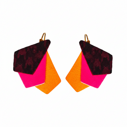 Boucles d'oreilles geometrique pied de poule orange fluo et orange fluo en cuir upcyclé modèle Kroma - Majulette