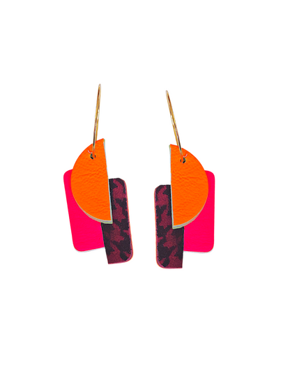 Boucles d'oreilles geometrique  rose fluo, pied de poule et orange fluo porte modèle pop- Majulette