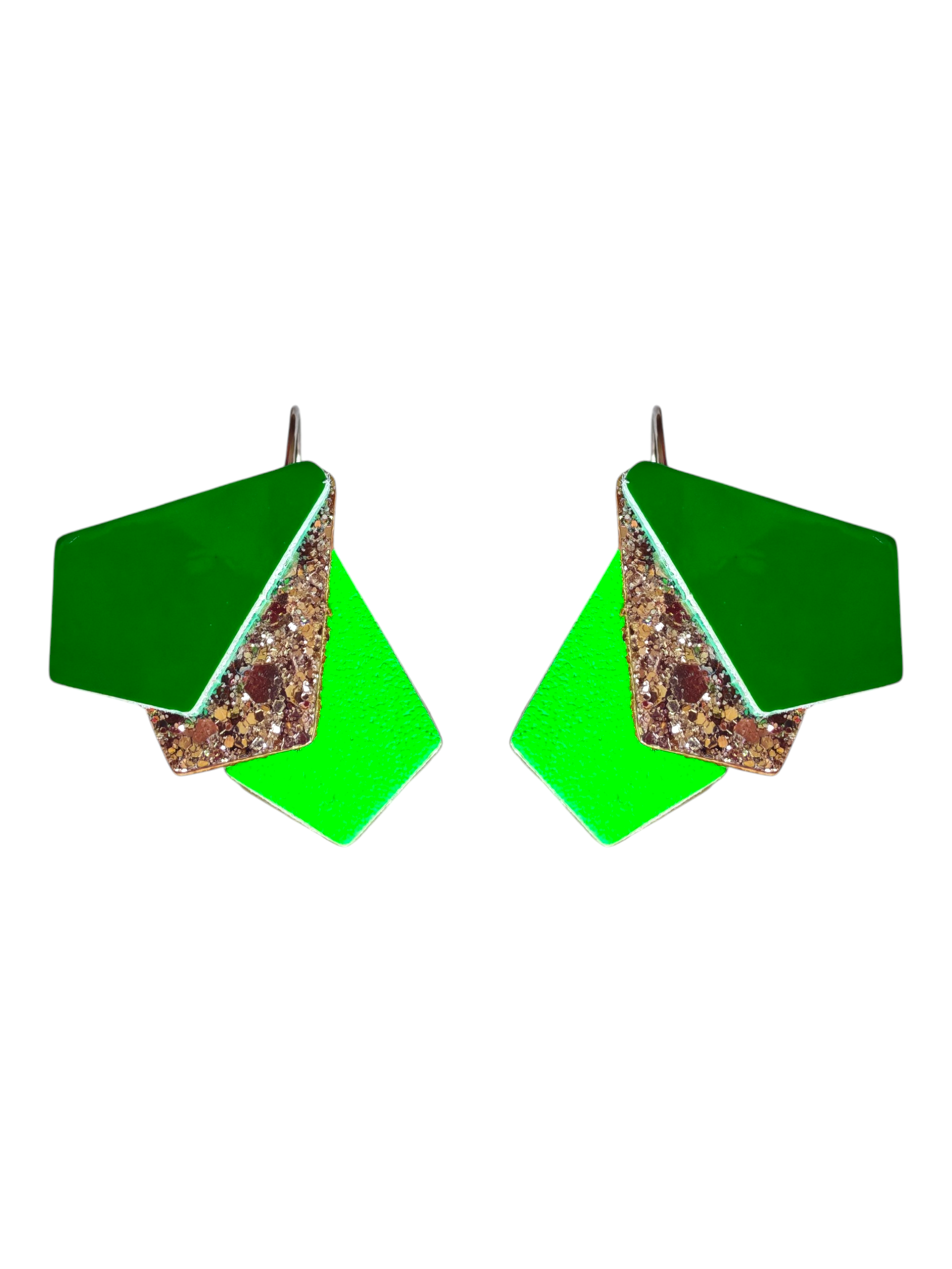 Boucles d'oreilles geometrique vert et vert fluo et argente paillette en cuir upcyclé modèle Kroma porte - Majulette