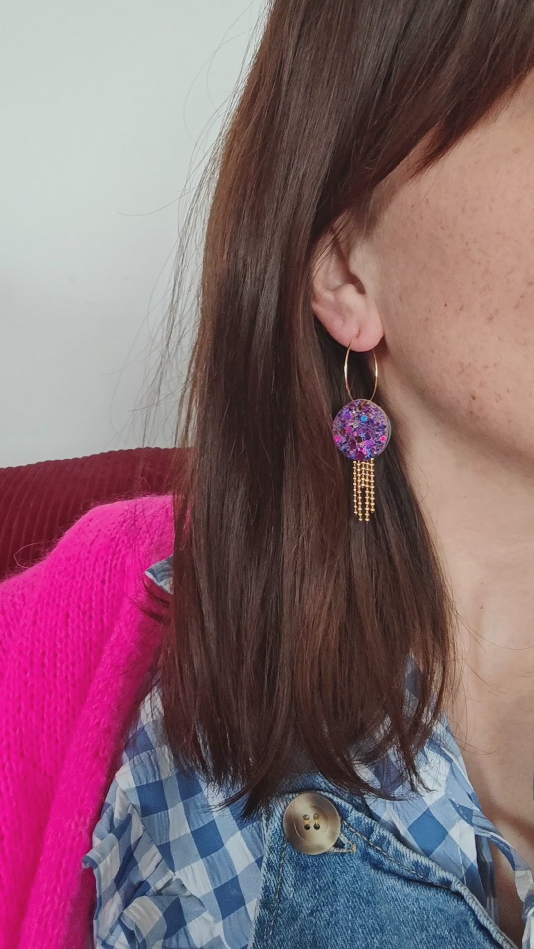 Boucles d'oreilles geometrique et pendante  violet paillette en cuir upcyclé modèle Splash- Majulette