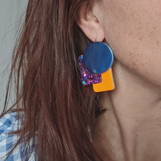 Boucles d'oreilles geometrique et violet paillette orange fluo et bleu en cuir upcyclé modèle Boom- Majulette