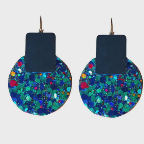 Boucles d'oreilles geometrique en cuir upcyclé bleu paillette et bleu metalisse-  modèle Dot - Majulette